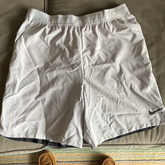 Men’s Large Nike Shorts - Picture 2 of 7